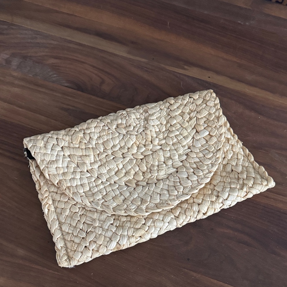 Woven Straw Clutch - Natural Tan